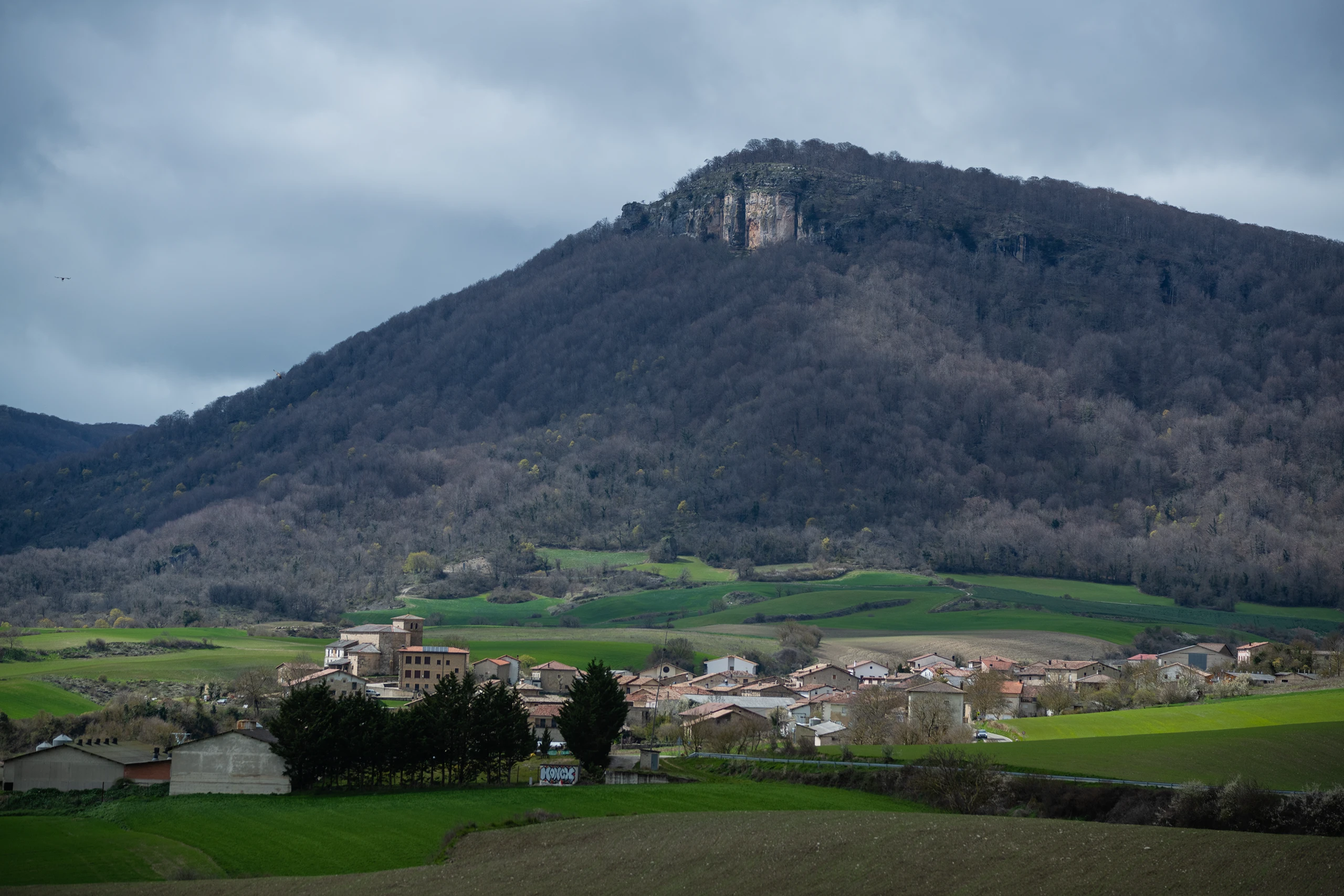 La portada rom&aacute;nica oculta del siglo XII